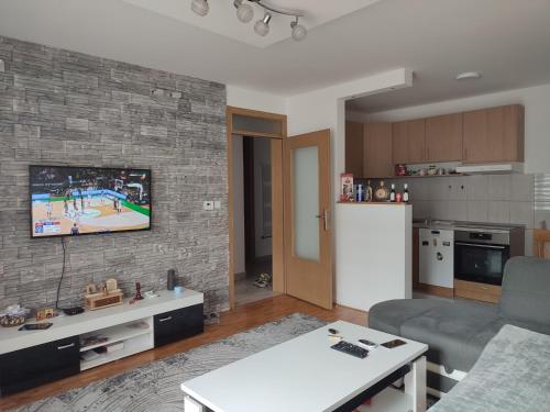 A television and/or entertainment centre at Apartman 2