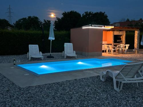 Dora house with WiFi and outdoor swimming pool