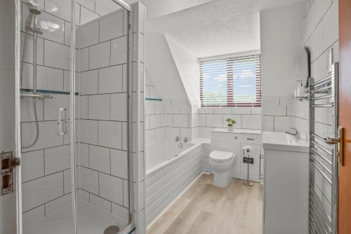 Koupelna v ubytování House - Sleeps 6 & Free parking