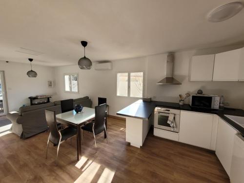 Photo de la galerie de l'établissement Casa Pinya maison T2 La Caseta, à Saint-Féliu-dʼAvall