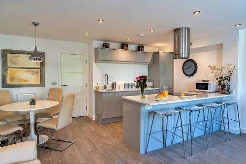 Finest Retreats - Brunels Reach廚房或簡易廚房