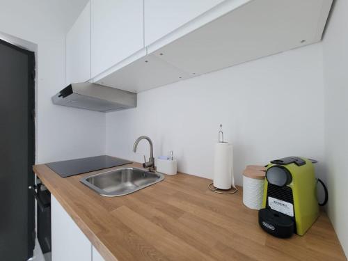 a kitchen counter with a sink and a microwave at Iliada Studio Oxygen Neptun in Neptun