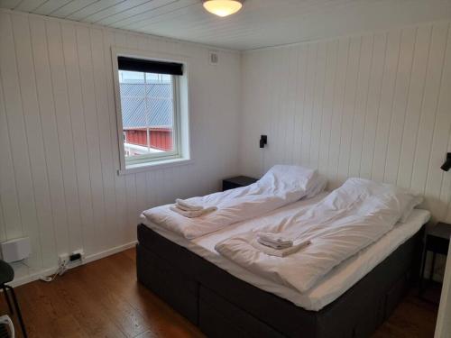 Llit o llits en una habitació de Stambua, Stamsund