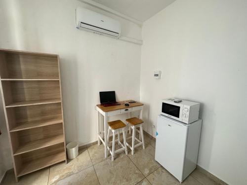 Kuchyň nebo kuchyňský kout v ubytování AZUR HOTEL