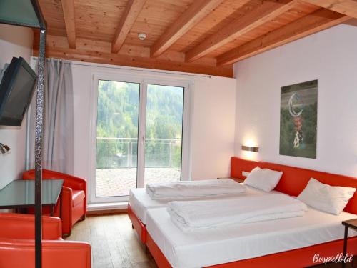 Кровать или кровати в номере Shanti Hotel