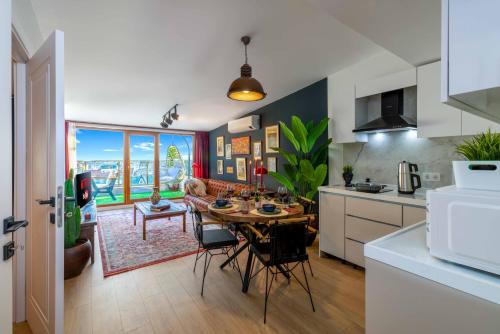 a kitchen and dining room with a table in a kitchen at Monnas Suite in Istanbul