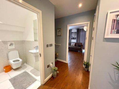 a bathroom with a toilet and a sink at London Stratford Luxury House, 5 minutes walk Station, Westfield, 3 Bedrooms 3 Bathrooms, Reception, Garden, Parking in London