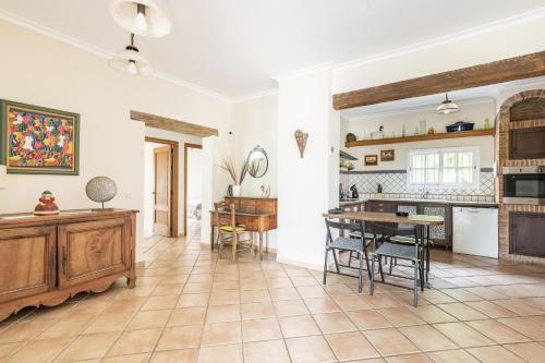 a kitchen with a table and a dining room at Villa Laforge in Carmona