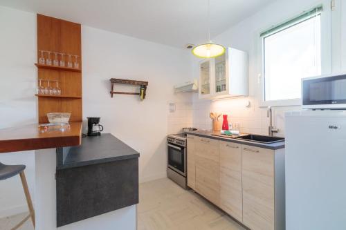 Kuchyň nebo kuchyňský kout v ubytování Appartement Vanneau - Welkeys