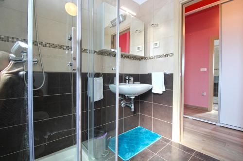 a bathroom with a sink and a shower at House Volme 2255 in Banjole