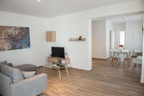 Bright 2BR apartment in Palaio Faliro-(FAL_A1)