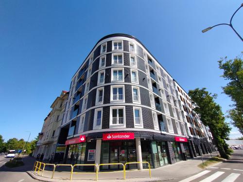 a large building on a city street at Młyńska 10 by Apartamenty Nad Parsętą in Kołobrzeg