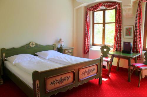 Ένα ή περισσότερα κρεβάτια σε δωμάτιο στο Hotel BurgGartenpalais