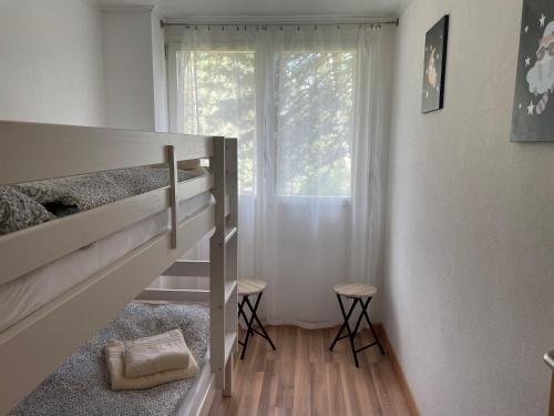 a small bedroom with a bunk bed and a window at Appartamento Tencia in Prato