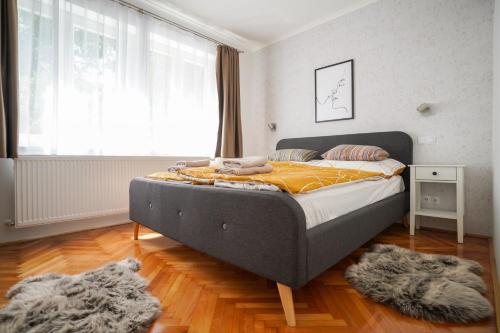 a bedroom with a large bed in a room at Piroska Bartóktéri Apartman 02 in Eger