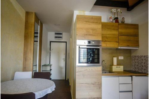 Η κουζίνα ή μικρή κουζίνα στο Apartman Emma