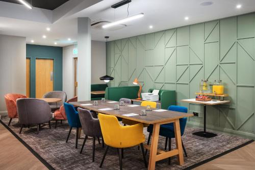 a conference room with a table and chairs at Holiday Inn Lincoln by IHG in Lincoln
