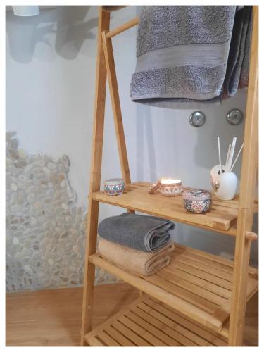a wooden ladder shelf with towels and a mirror at La Casina in Trecasali