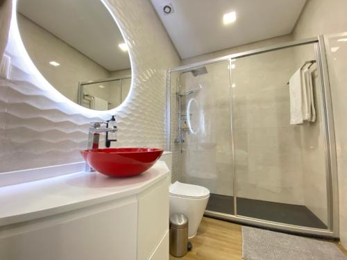 a bathroom with a red sink and a shower at Canto Doce in Setúbal