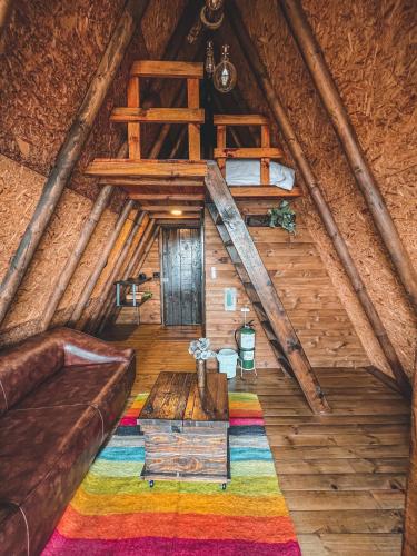 a room with a colorful rug in a wooden cabin at Costa Azul Ecolodge in Aquitania