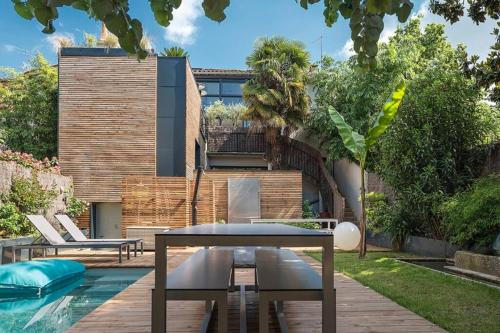 Maison contemporaine plein centre piscine &jacuzzi