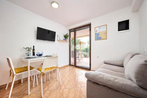 Lina apartments
