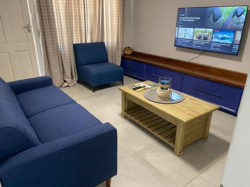 @20401にあるテレビまたはエンターテインメントセンター