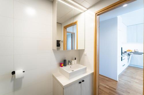 a bathroom with a sink and a mirror at Citygate Sunset balcony in Tartu