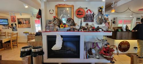 a living room with a tv in a store at Hot Springs Inn in Ouray
