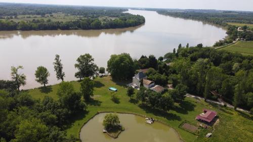 Le Cast'L 2 Coin de paradis en bord de Dordogne