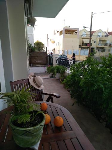Balkoni atau teres di Nostalgia Apartment A in Sami 50 metres from the sea