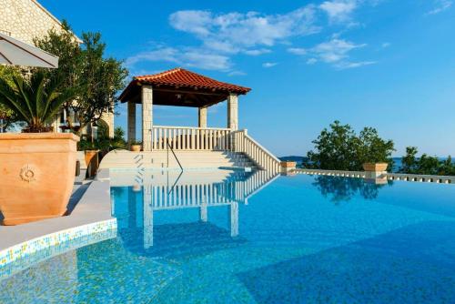 Private Seaside Villa Sleeps 10 with Infinity Pool