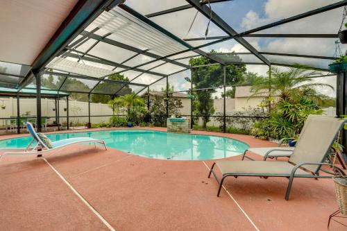 Kolam renang di atau dekat dengan 25 Mi to Disney Home with Shared Pool in Orlando