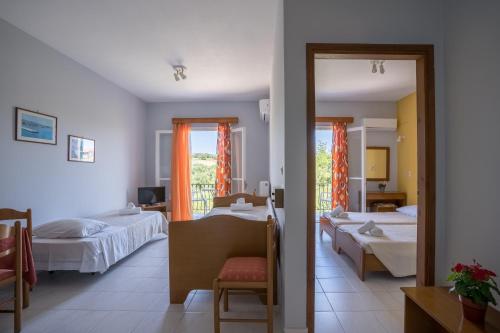 Postel nebo postele na pokoji v ubytování Ammousa Hotel Apartments