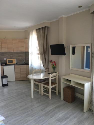 a living room with a table and a kitchen at DyHouse in Slatina