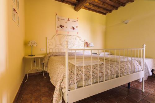 Ένα ή περισσότερα κρεβάτια σε δωμάτιο στο Agriturismo il Laghetto