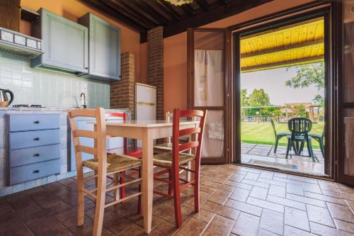 Η κουζίνα ή μικρή κουζίνα στο Agriturismo il Laghetto