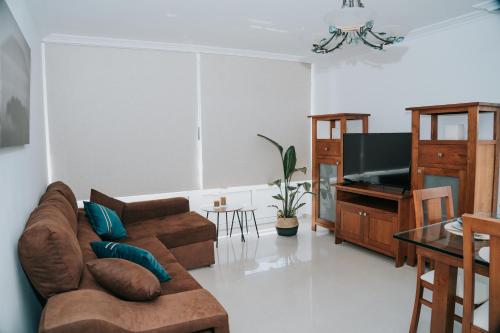 a living room with a couch and a television at Meu Lar in Rianjo