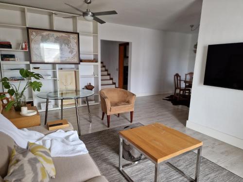 a living room with a couch and a table at Casa Phitaya in Playa Honda