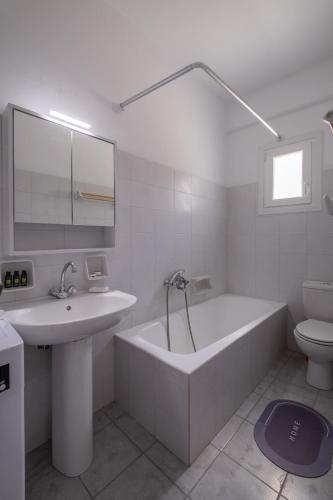 a bathroom with a tub and a sink and a toilet at Sterna house in Parasporos