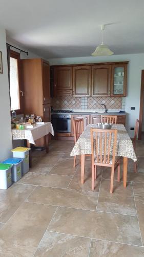a kitchen with a table and chairs in a room at B&B DA SILVESTRO in Tempio Pausania