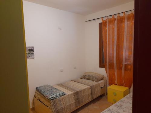 a small bedroom with a bed and a window at Strategico Ungaretti in Olbia