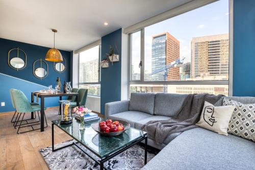 a living room with a couch and a table at ULIV Polanco in Mexico City