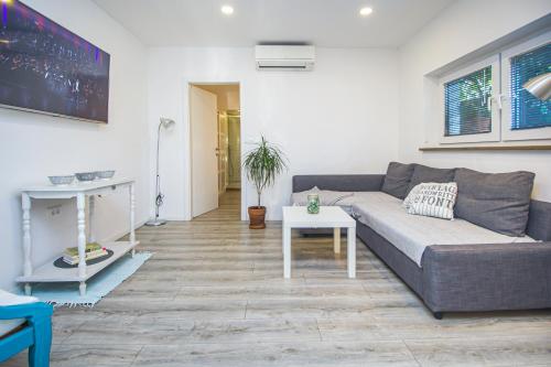 a living room with a couch and a table at LunArta Apartments in Makarska