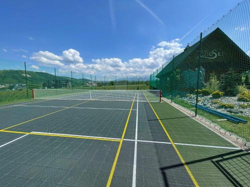 a tennis court with a net on top of it at Górski in Białka Tatrzanska