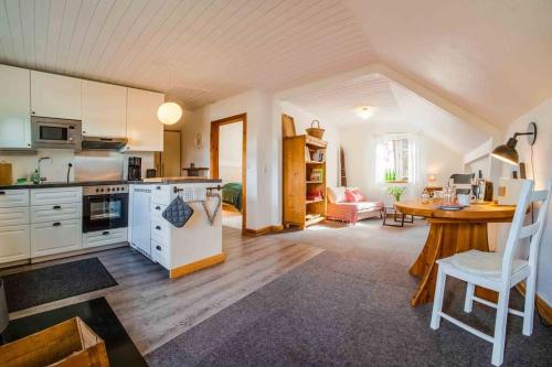 Η κουζίνα ή μικρή κουζίνα στο Ferienwohnung Ausblick