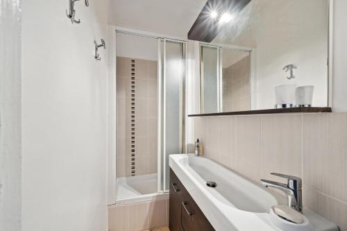 a bathroom with a sink and a bath tub at Elégant appartement parisien pour 2 personnes à Paris by Weekome in Paris