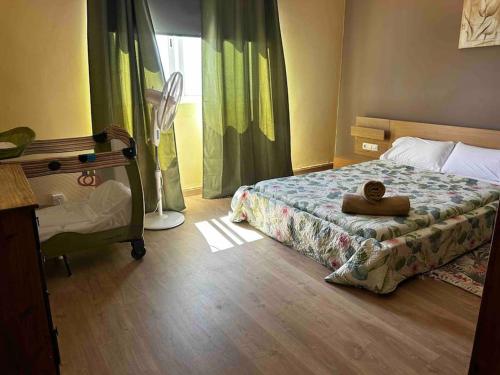 - une chambre avec un lit doté d'un ours en peluche dans l'établissement TERRAZITA, à Tijarafe