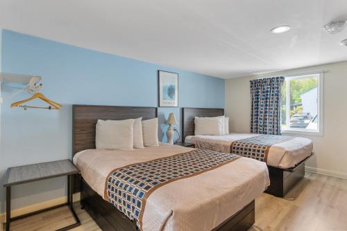 Postel nebo postele na pokoji v ubytování Ne'r Beach Motel