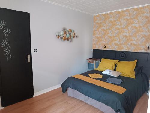 Postel nebo postele na pokoji v ubytování Villa EsquirHall, chambres d'hôtes